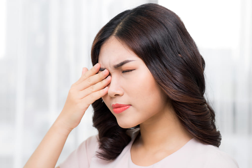 Kopfschmerzen bei Augenmigräne